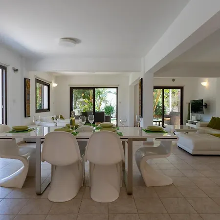 Lime 3-bedroom In *