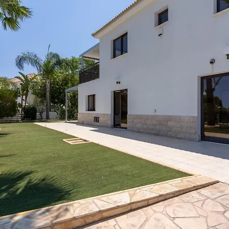 Lime 3-bedroom In Villa Protaras